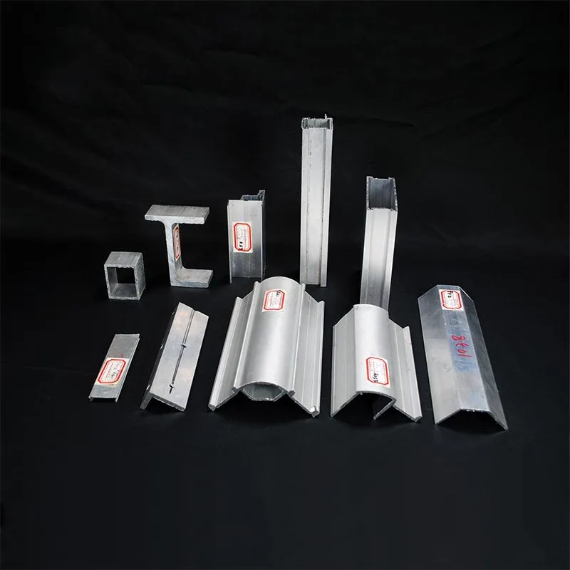 Alumiiniseoksesta valmistettu koristeprofiili kuorma-autolle